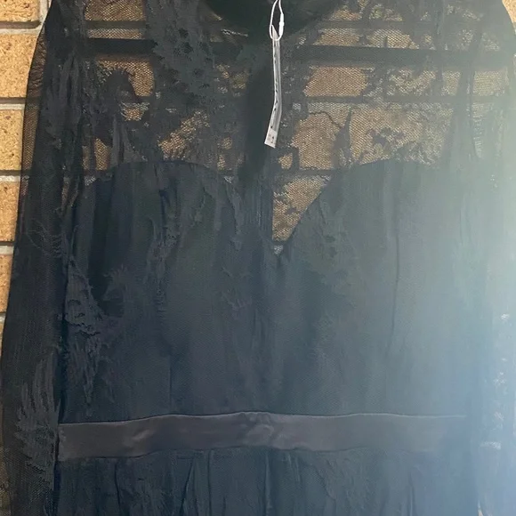 Elegant Strapless Black Dress with Lace Overlay - Picture 2 of 12